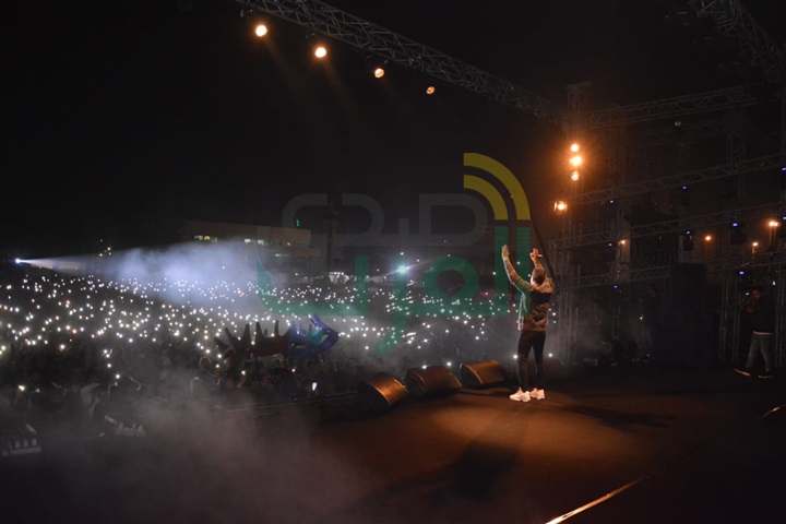 بالصور.. حماقي يفتتح حفله بنادي الشمس بـ "كل يوم من ده" بالصور.. حماقي يفتتح حفله بنادي الشمس بـ "كل يوم من ده"
