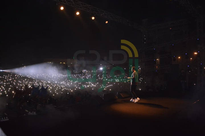 بالصور.. حماقي يفتتح حفله بنادي الشمس بـ "كل يوم من ده" بالصور.. حماقي يفتتح حفله بنادي الشمس بـ "كل يوم من ده"