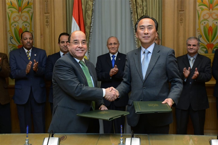 العصار يشهد توقيع بروتوكول تعاون بين "الإنتاج الحربى" وشركة "JST" الكورية