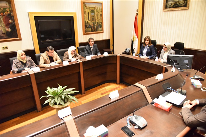 وزيرتا الصحة والهجرة يبحثان سبل الإستفادة من خبرات الأطباء المصريين بالخارج لخدمة المريض المصري
