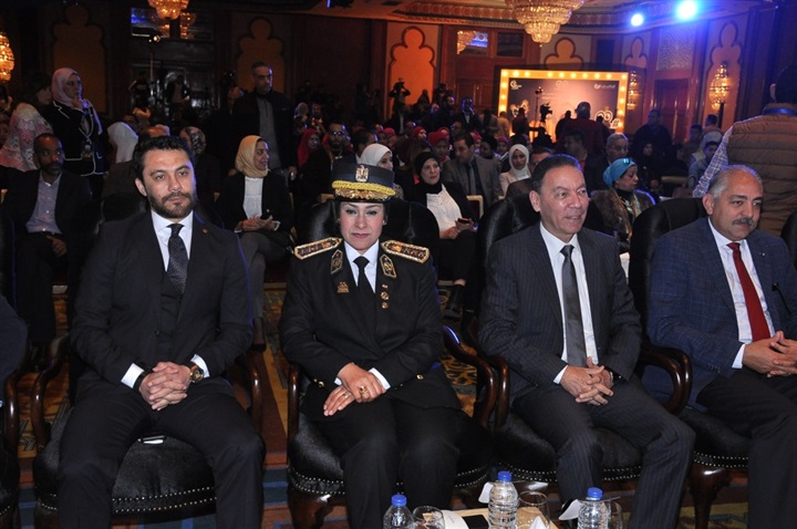 وزراء وفنانيين فى مؤتمر حملة "عنيك فى عنينا" وزراء وفنانيين فى مؤتمر حملة "عنيك فى عنينا"