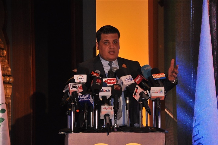 وزراء وفنانيين فى مؤتمر حملة "عنيك فى عنينا" وزراء وفنانيين فى مؤتمر حملة "عنيك فى عنينا"