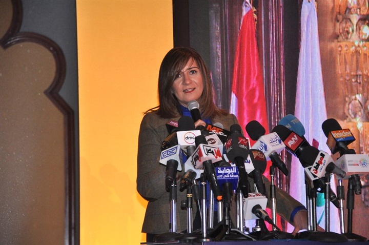 وزراء وفنانيين فى مؤتمر حملة "عنيك فى عنينا" وزراء وفنانيين فى مؤتمر حملة "عنيك فى عنينا"