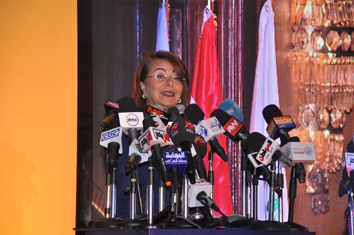 وزراء وفنانيين فى مؤتمر حملة "عنيك فى عنينا" وزراء وفنانيين فى مؤتمر حملة "عنيك فى عنينا"