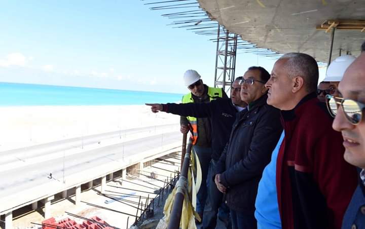 بالصور.. رئيس الوزراء يبدأ جولة تفقدية بمشروعات مدينة العلمين الجديدة بالصور.. رئيس الوزراء يبدأ جولة تفقدية بمشروعات مدينة العلمين الجديدة