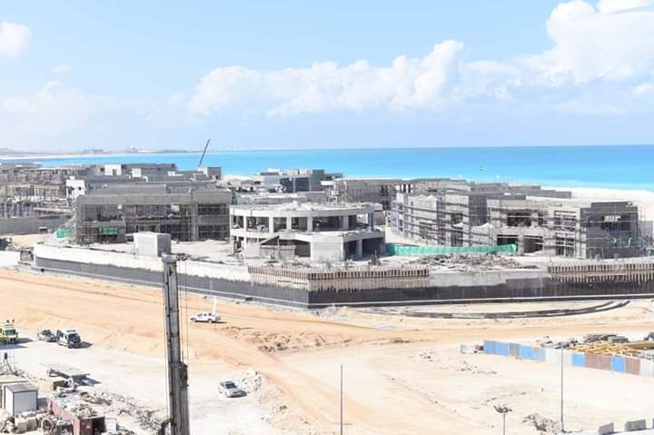 بالصور.. رئيس الوزراء يبدأ جولة تفقدية بمشروعات مدينة العلمين الجديدة بالصور.. رئيس الوزراء يبدأ جولة تفقدية بمشروعات مدينة العلمين الجديدة