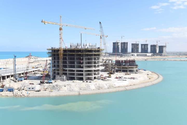 بالصور.. رئيس الوزراء يبدأ جولة تفقدية بمشروعات مدينة العلمين الجديدة بالصور.. رئيس الوزراء يبدأ جولة تفقدية بمشروعات مدينة العلمين الجديدة