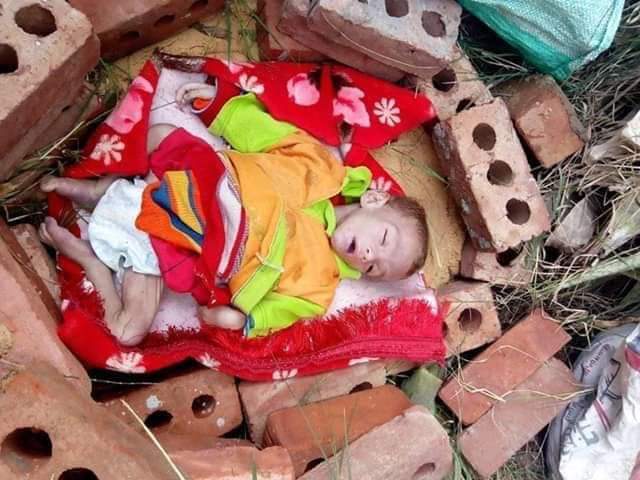 تركتها امرأتان.. العثور على جثة طفل داخل مقابر في كفر الشيخ 