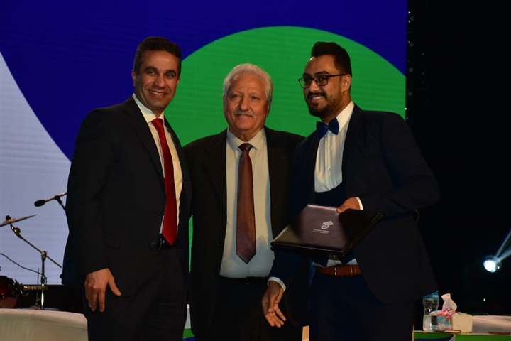 بالصور.. حمادة هلال يشعل حفل خريجي أكاديمية 6 أكتوبر 2019 بحضور نجوم الفن والمشاهير بالصور.. حمادة هلال يشعل حفل خريجي أكاديمية 6 أكتوبر 2019 بحضور نجوم الفن والمشاهير