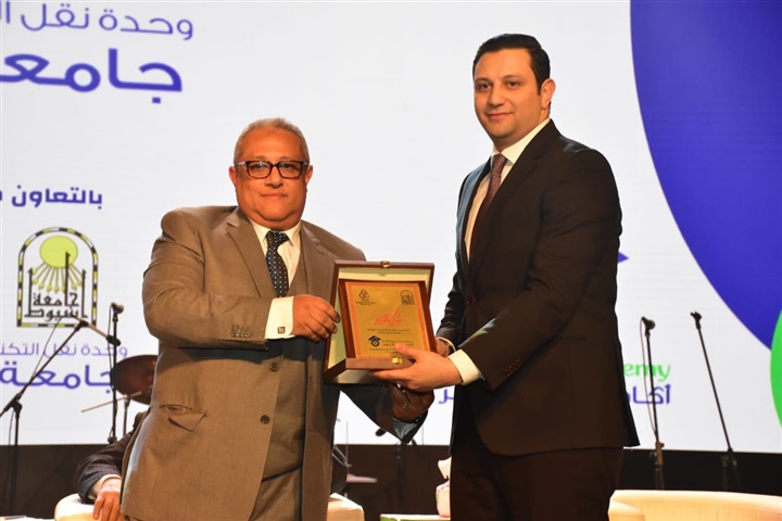 بالصور.. حمادة هلال يشعل حفل خريجي أكاديمية 6 أكتوبر 2019 بحضور نجوم الفن والمشاهير بالصور.. حمادة هلال يشعل حفل خريجي أكاديمية 6 أكتوبر 2019 بحضور نجوم الفن والمشاهير