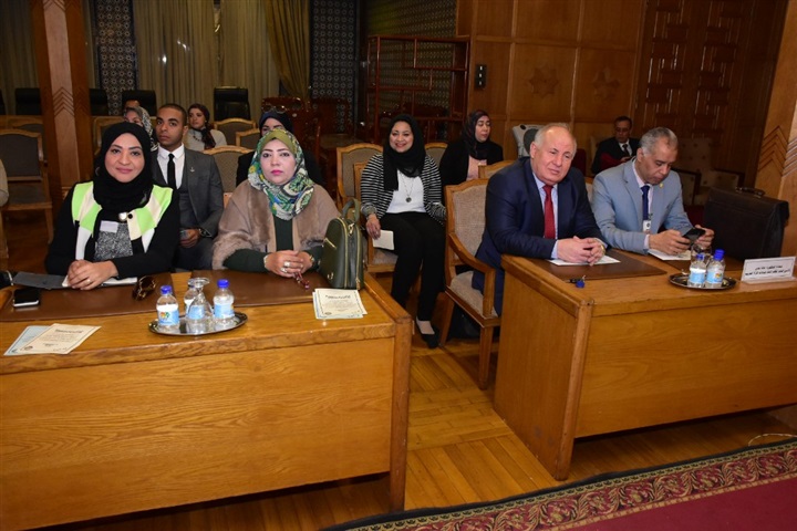 بالصور.. العامري فاروق يطالب بإدراج شعار جامعة الدول العربية بالمقررات التعليمية بالصور.. العامري فاروق يطالب بإدراج شعار جامعة الدول العربية بالمقررات التعليمية