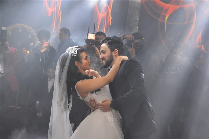 بالصور.. حماقي يشعل زفاف نجل المخرج طارق العتر بـ"كل يوم من ده" و"ياستار" و"راضيني" بحضور المشاهير بالصور.. حماقي يشعل زفاف نجل المخرج طارق العتر بـ"كل يوم من ده" و"ياستار" و"راضيني" بحضور المشاهير