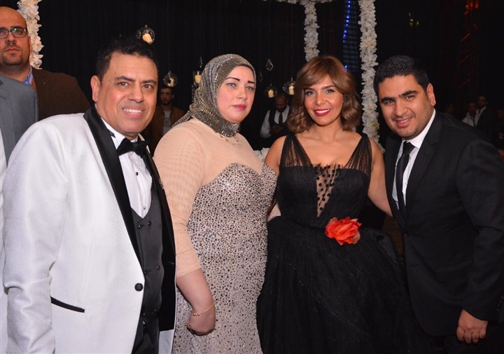 بالصور.. حماقي يشعل زفاف نجل المخرج طارق العتر بـ"كل يوم من ده" و"ياستار" و"راضيني" بحضور المشاهير بالصور.. حماقي يشعل زفاف نجل المخرج طارق العتر بـ"كل يوم من ده" و"ياستار" و"راضيني" بحضور المشاهير