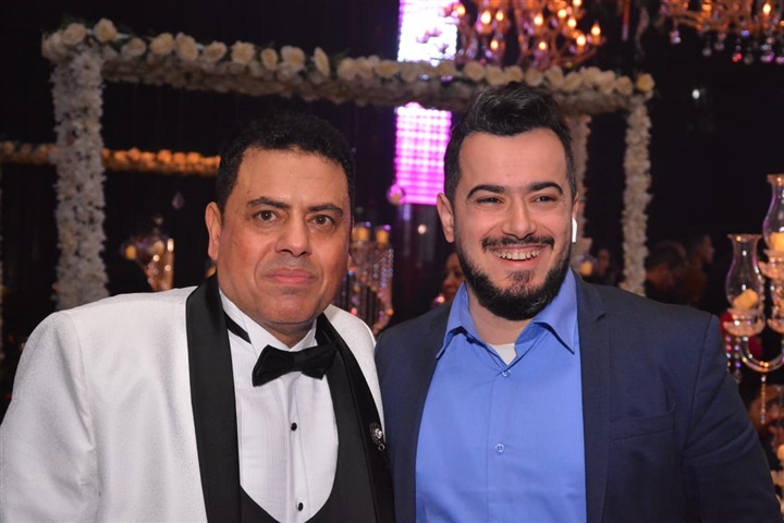 بالصور.. حماقي يشعل زفاف نجل المخرج طارق العتر بـ"كل يوم من ده" و"ياستار" و"راضيني" بحضور المشاهير بالصور.. حماقي يشعل زفاف نجل المخرج طارق العتر بـ"كل يوم من ده" و"ياستار" و"راضيني" بحضور المشاهير