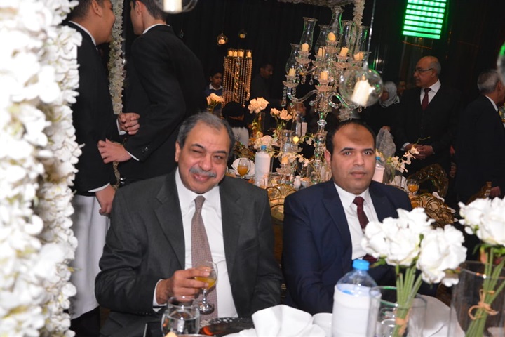 بالصور.. حماقي يشعل زفاف نجل المخرج طارق العتر بـ"كل يوم من ده" و"ياستار" و"راضيني" بحضور المشاهير بالصور.. حماقي يشعل زفاف نجل المخرج طارق العتر بـ"كل يوم من ده" و"ياستار" و"راضيني" بحضور المشاهير