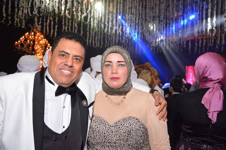 بالصور.. حماقي يشعل زفاف نجل المخرج طارق العتر بـ"كل يوم من ده" و"ياستار" و"راضيني" بحضور المشاهير بالصور.. حماقي يشعل زفاف نجل المخرج طارق العتر بـ"كل يوم من ده" و"ياستار" و"راضيني" بحضور المشاهير