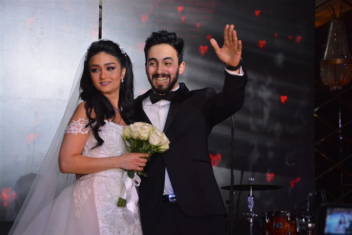 بالصور.. حماقي يشعل زفاف نجل المخرج طارق العتر بـ"كل يوم من ده" و"ياستار" و"راضيني" بحضور المشاهير بالصور.. حماقي يشعل زفاف نجل المخرج طارق العتر بـ"كل يوم من ده" و"ياستار" و"راضيني" بحضور المشاهير