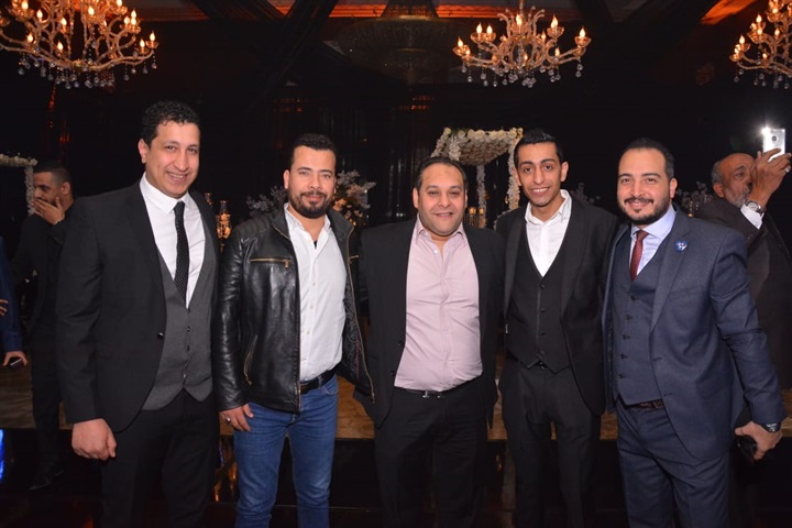 بالصور.. حماقي يشعل زفاف نجل المخرج طارق العتر بـ"كل يوم من ده" و"ياستار" و"راضيني" بحضور المشاهير بالصور.. حماقي يشعل زفاف نجل المخرج طارق العتر بـ"كل يوم من ده" و"ياستار" و"راضيني" بحضور المشاهير