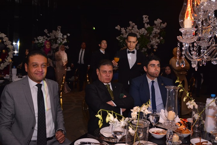 بالصور.. حماقي يشعل زفاف نجل المخرج طارق العتر بـ"كل يوم من ده" و"ياستار" و"راضيني" بحضور المشاهير بالصور.. حماقي يشعل زفاف نجل المخرج طارق العتر بـ"كل يوم من ده" و"ياستار" و"راضيني" بحضور المشاهير