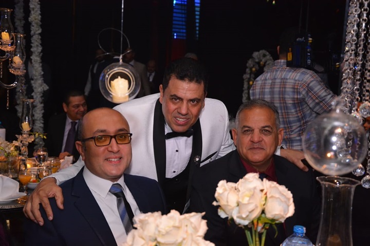 بالصور.. حماقي يشعل زفاف نجل المخرج طارق العتر بـ"كل يوم من ده" و"ياستار" و"راضيني" بحضور المشاهير بالصور.. حماقي يشعل زفاف نجل المخرج طارق العتر بـ"كل يوم من ده" و"ياستار" و"راضيني" بحضور المشاهير