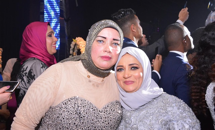 بالصور.. حماقي يشعل زفاف نجل المخرج طارق العتر بـ"كل يوم من ده" و"ياستار" و"راضيني" بحضور المشاهير بالصور.. حماقي يشعل زفاف نجل المخرج طارق العتر بـ"كل يوم من ده" و"ياستار" و"راضيني" بحضور المشاهير