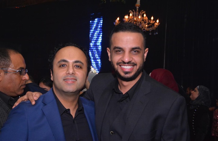 بالصور.. حماقي يشعل زفاف نجل المخرج طارق العتر بـ"كل يوم من ده" و"ياستار" و"راضيني" بحضور المشاهير بالصور.. حماقي يشعل زفاف نجل المخرج طارق العتر بـ"كل يوم من ده" و"ياستار" و"راضيني" بحضور المشاهير