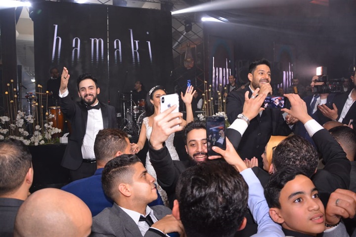 بالصور.. حماقي يشعل زفاف نجل المخرج طارق العتر بـ"كل يوم من ده" و"ياستار" و"راضيني" بحضور المشاهير بالصور.. حماقي يشعل زفاف نجل المخرج طارق العتر بـ"كل يوم من ده" و"ياستار" و"راضيني" بحضور المشاهير