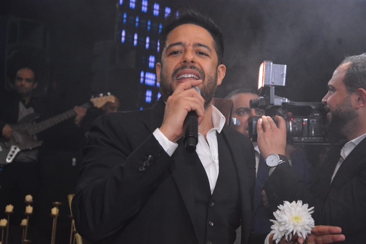 بالصور.. حماقي يشعل زفاف نجل المخرج طارق العتر بـ"كل يوم من ده" و"ياستار" و"راضيني" بحضور المشاهير بالصور.. حماقي يشعل زفاف نجل المخرج طارق العتر بـ"كل يوم من ده" و"ياستار" و"راضيني" بحضور المشاهير