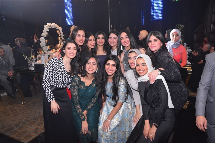 بالصور.. حماقي يشعل زفاف نجل المخرج طارق العتر بـ"كل يوم من ده" و"ياستار" و"راضيني" بحضور المشاهير بالصور.. حماقي يشعل زفاف نجل المخرج طارق العتر بـ"كل يوم من ده" و"ياستار" و"راضيني" بحضور المشاهير