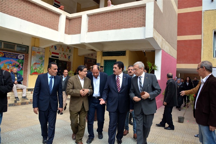 محافظ القليوبية يفتتح الحملة القومية لتجريع طلاب المدارس الابتدائية 