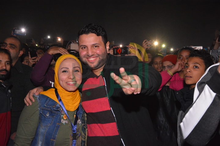 بالصور.. حماقي يفتتح حفله بنادي الشمس بـ "كل يوم من ده" بالصور.. حماقي يفتتح حفله بنادي الشمس بـ "كل يوم من ده"