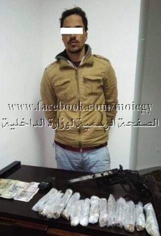 ضبط 5 أشخاص بحوزتهم كمية من نبات البانجو المخدر وزنت 8 كيلو جرام وعدد 5 قطع أسلحة نارية بالشرقية ضبط 5 أشخاص بحوزتهم كمية من نبات البانجو المخدر وزنت 8 كيلو جرام وعدد 5 قطع أسلحة نارية بالشرقية