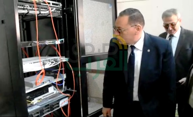 محافظ الشرقية يطمئن على تسليم أجهزة التابلت لطالبات مدرسة الثانوية بنات بمنيا القمح محافظ الشرقية يطمئن على تسليم أجهزة التابلت لطالبات مدرسة الثانوية بنات بمنيا القمح