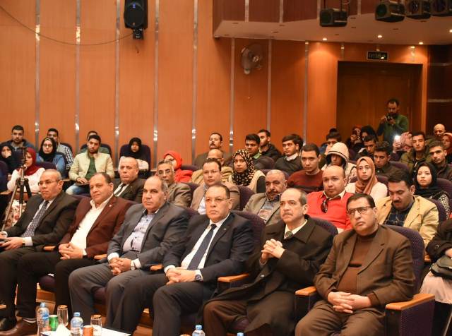 محافظ الشرقية خلال لقائه بالشباب: أنتم طاقة فاعلة لإحداث التنمية والبناء والنهوض بمصرنا الغالية محافظ الشرقية خلال لقائه بالشباب: أنتم طاقة فاعلة لإحداث التنمية والبناء والنهوض بمصرنا الغالية