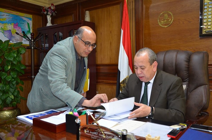 محافظ كفر الشيخ يشكل لجنة لتوحيد رسوم ومستندات الخدمات محافظ كفر الشيخ يشكل لجنة لتوحيد رسوم ومستندات الخدمات