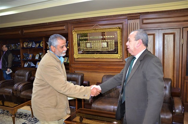 محافظ كفر الشيخ يكلف بإدراج والد شهيد سيناء بقرعة الحج محافظ كفر الشيخ يكلف بإدراج والد شهيد سيناء بقرعة الحج