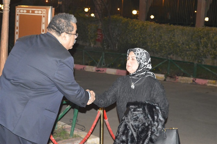 بالصور.. كبار رجال الدولة والوزراء ومشاهير الفن والأعلام في عزاء زوجة وزير الإسكان الأسبق بالصور.. كبار رجال الدولة والوزراء ومشاهير الفن والأعلام في عزاء زوجة وزير الإسكان الأسبق
