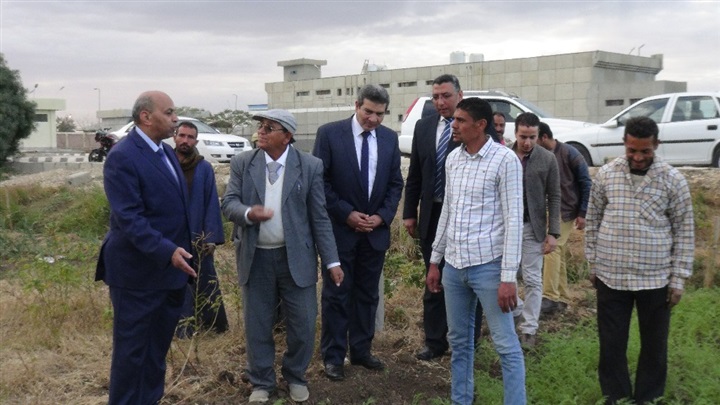 رئيس جامعة المنيا يتفقد أراضي مركز النباتات الطبية والعطرية