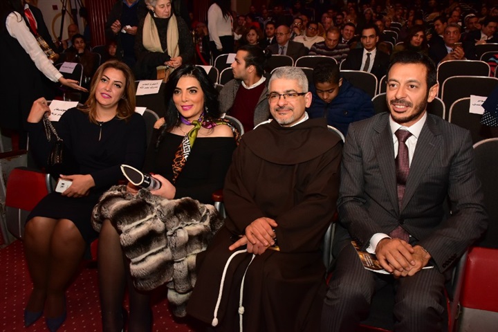 بالصور.. تكريم أعضاء لجنة تحكيم مهرجان المركز الكاثوليكي بحفل ختامه بالصور.. تكريم أعضاء لجنة تحكيم مهرجان المركز الكاثوليكي بحفل ختامه