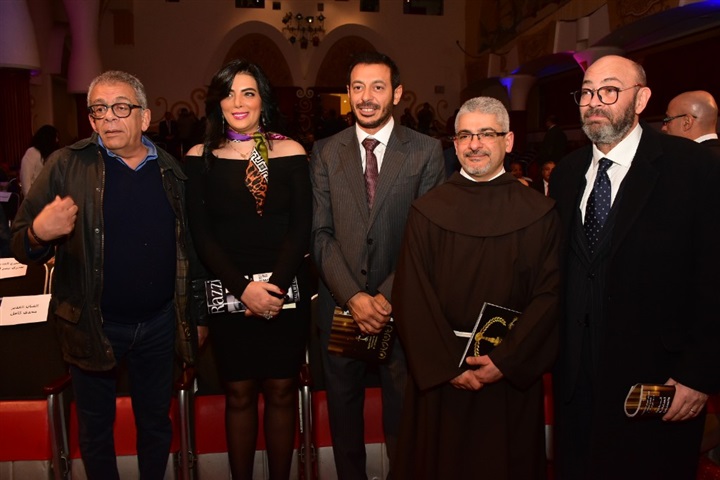 بالصور.. تكريم أعضاء لجنة تحكيم مهرجان المركز الكاثوليكي بحفل ختامه بالصور.. تكريم أعضاء لجنة تحكيم مهرجان المركز الكاثوليكي بحفل ختامه