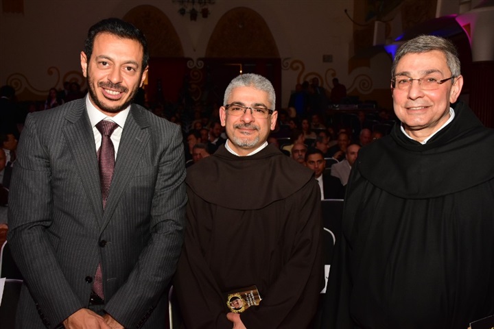بالصور.. تكريم أعضاء لجنة تحكيم مهرجان المركز الكاثوليكي بحفل ختامه بالصور.. تكريم أعضاء لجنة تحكيم مهرجان المركز الكاثوليكي بحفل ختامه