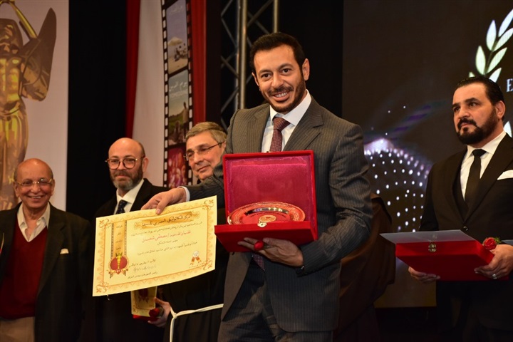 بالصور.. تكريم أعضاء لجنة تحكيم مهرجان المركز الكاثوليكي بحفل ختامه بالصور.. تكريم أعضاء لجنة تحكيم مهرجان المركز الكاثوليكي بحفل ختامه