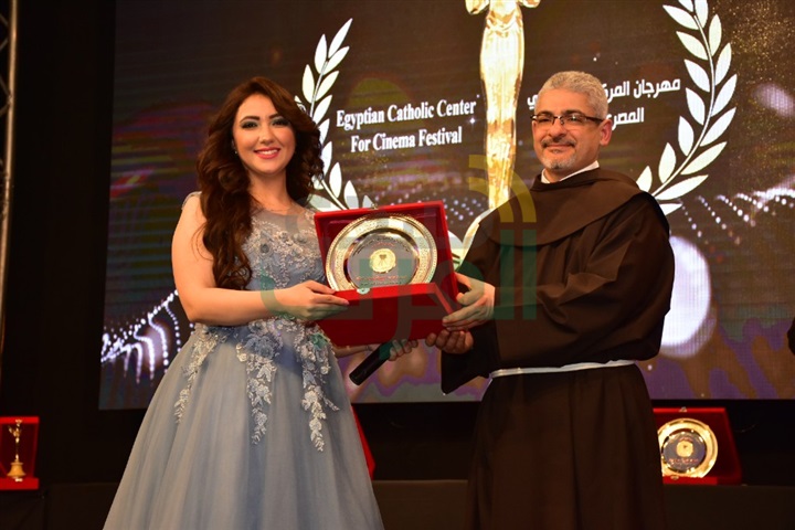 بالصور.. حورية فرغلى والفيشاوى وفيلم "يوم الدين" يحصدون جوائز الأفضل من المركز الكاثوليكى بالصور.. حورية فرغلى والفيشاوى وفيلم "يوم الدين" يحصدون جوائز الأفضل من المركز الكاثوليكى