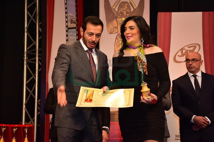 بالصور.. حورية فرغلى والفيشاوى وفيلم "يوم الدين" يحصدون جوائز الأفضل من المركز الكاثوليكى بالصور.. حورية فرغلى والفيشاوى وفيلم "يوم الدين" يحصدون جوائز الأفضل من المركز الكاثوليكى