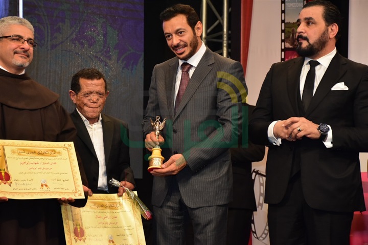 بالصور.. حورية فرغلى والفيشاوى وفيلم "يوم الدين" يحصدون جوائز الأفضل من المركز الكاثوليكى بالصور.. حورية فرغلى والفيشاوى وفيلم "يوم الدين" يحصدون جوائز الأفضل من المركز الكاثوليكى