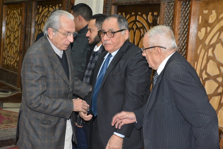 بالصور.. عزت العلايلي ومحمود حميدة ويحي الفخراني يشاركون عزاء مدير التصوير محسن نصر بالصور.. عزت العلايلي ومحمود حميدة ويحي الفخراني يشاركون عزاء مدير التصوير محسن نصر