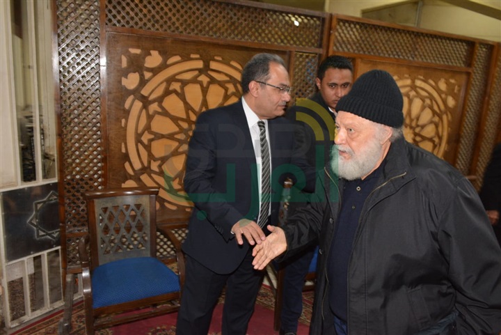 بالصور.. عزت العلايلي ومحمود حميدة ويحي الفخراني يشاركون عزاء مدير التصوير محسن نصر