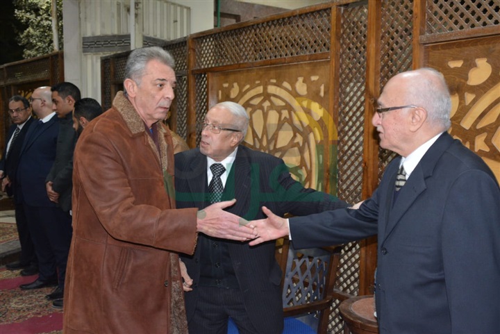 بالصور.. عزت العلايلي ومحمود حميدة ويحي الفخراني يشاركون عزاء مدير التصوير محسن نصر بالصور.. عزت العلايلي ومحمود حميدة ويحي الفخراني يشاركون عزاء مدير التصوير محسن نصر