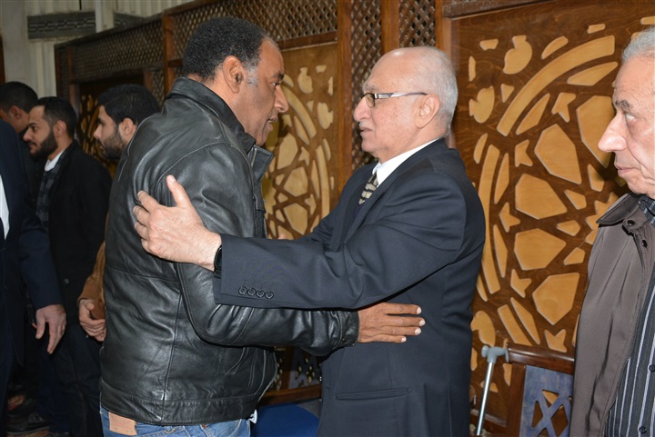 بالصور.. عزت العلايلي ومحمود حميدة ويحي الفخراني يشاركون عزاء مدير التصوير محسن نصر بالصور.. عزت العلايلي ومحمود حميدة ويحي الفخراني يشاركون عزاء مدير التصوير محسن نصر