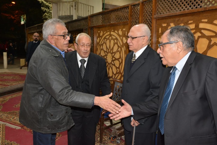 بالصور.. عزت العلايلي ومحمود حميدة ويحي الفخراني يشاركون عزاء مدير التصوير محسن نصر بالصور.. عزت العلايلي ومحمود حميدة ويحي الفخراني يشاركون عزاء مدير التصوير محسن نصر